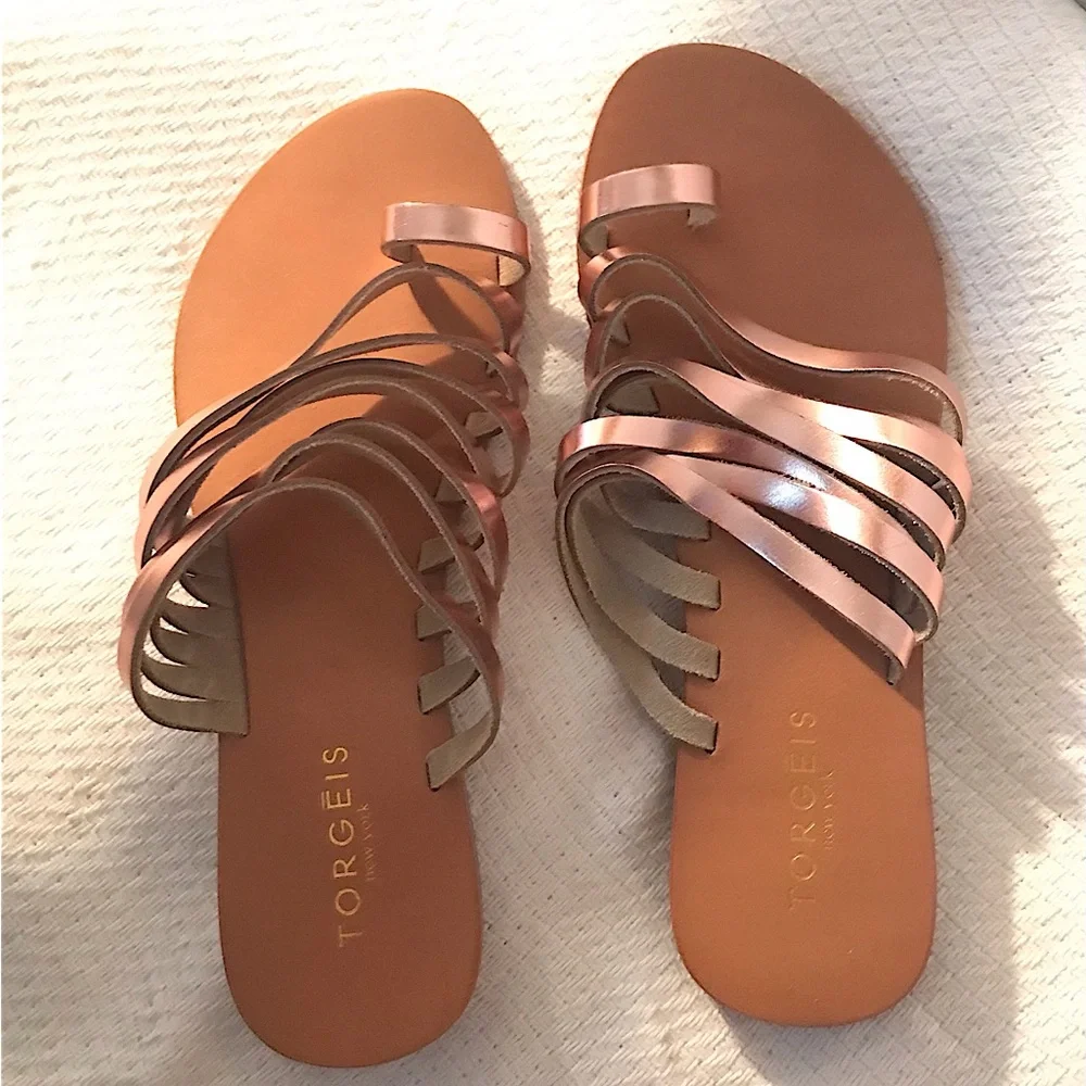 NWOT-Torgeis flat sandals and shimmery top with toe ring holder. Brand new. SZ 7 - Picture 1 of 3